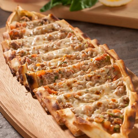 Kuşbaşılı Kaşarlı Pide